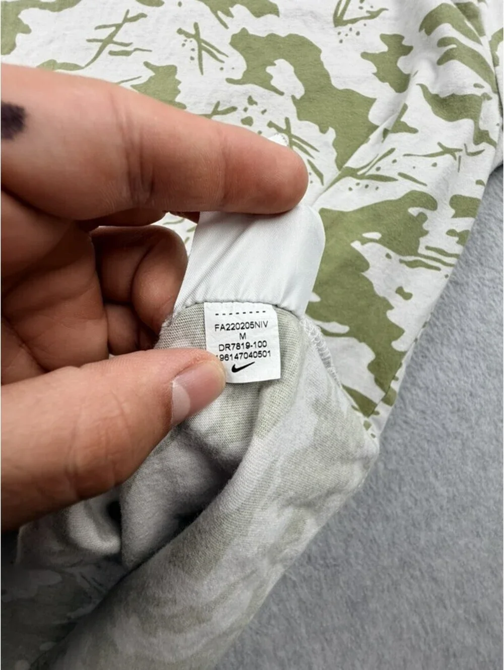 Nike The Nike Tee Mens Small S Green Camouflage Short Sleeve T Shirt DR7819-100